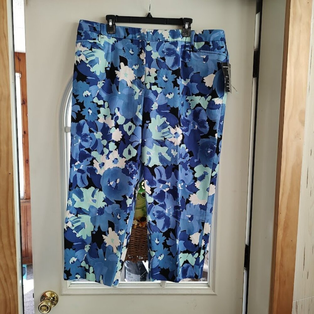 New Briggs New York Blue Multi-Color Flowered Cropped Pants Women's 20W